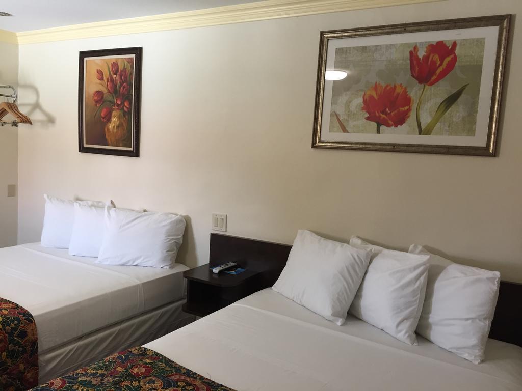 Mayfair Motel Inyokern Экстерьер фото