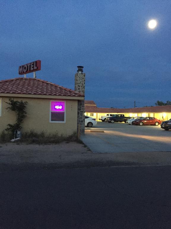 Mayfair Motel Inyokern Экстерьер фото