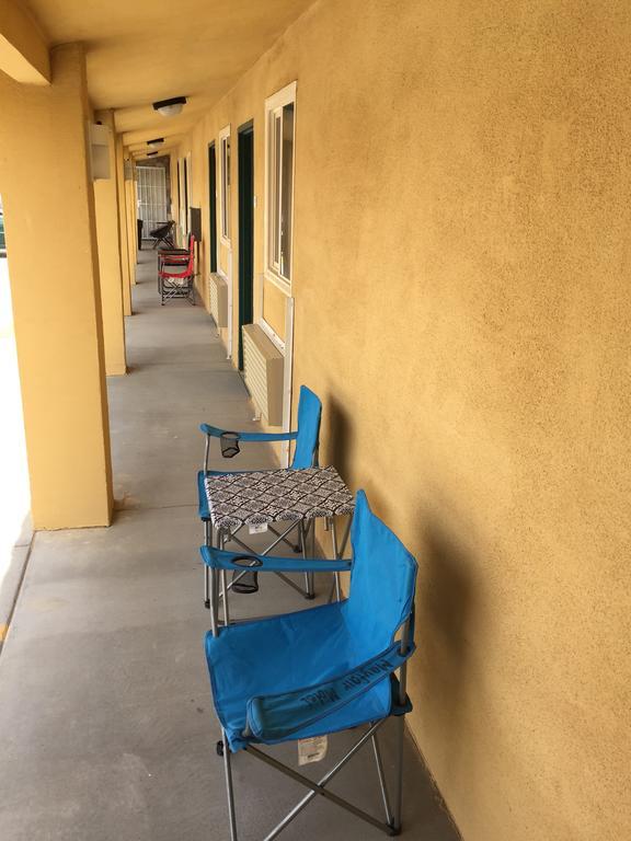 Mayfair Motel Inyokern Экстерьер фото